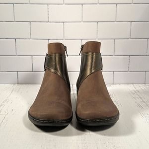 [SOLD] Clarks Ankle Boots Cora Tropic Leather Brown Metallic Women's Size 9.5